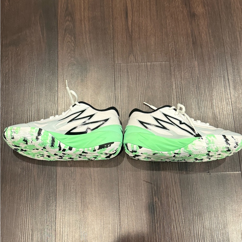 Puma White and Mint Green Sneakers - Picture 4 of 10